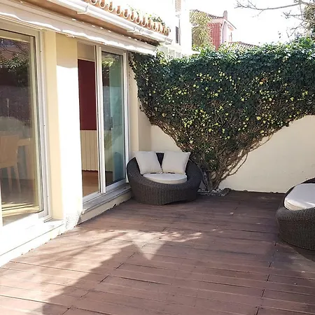 Beach House, Typical * Parede