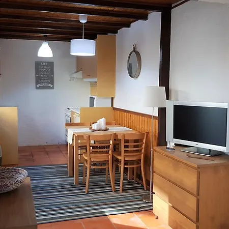 Beach House, Typical * Parede
